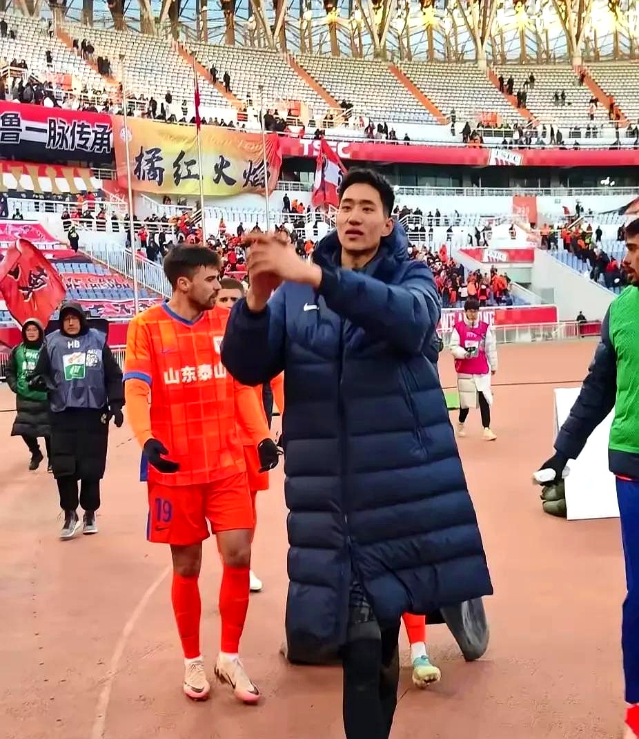 爱游戏娱乐-转折点！山东泰山远射贴柱，西甲冲刺阶段攻防权衡，更衣室稳定，赛程密集仍需轮换的简单介绍