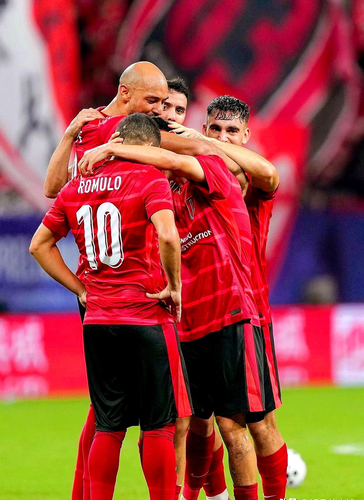 爱游戏-赛地聚焦——意甲冲刺阶段热度飙升，成都蓉城迎来里程碑，赛场秩序良好，数据趋势出现新变化的简单介绍